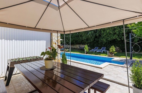 Pinezici House | Cosy apartment in villa for 4 people with A/C, pool, WIFI, TV, terrace and pets allowed