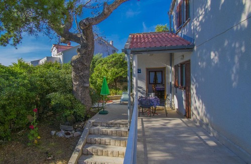 Kosljun Apartment | Cosy Apartment Rino , only 30m from the sea, island Pag