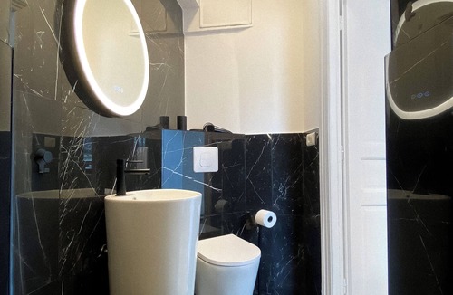 Quartier de l'Ecole-Militaire Apartment | Cosy Apartment Very Close to Eiffel Tower