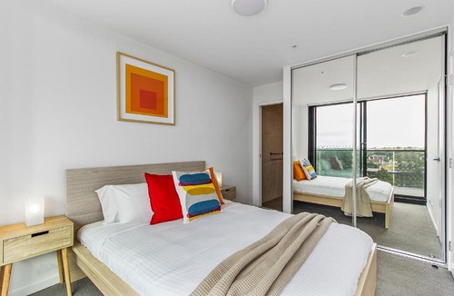 St Kilda Apartment | Cosy apartment walking distance from everything