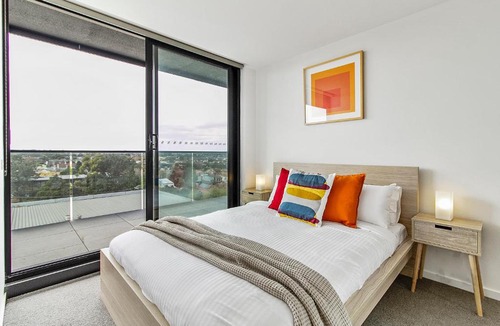 St Kilda Apartment | Cosy apartment walking distance from everything