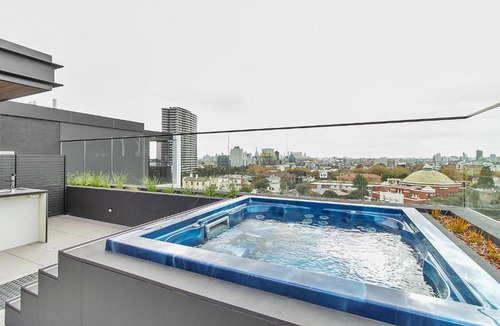 St Kilda Apartment | Cosy apartment walking distance from everything