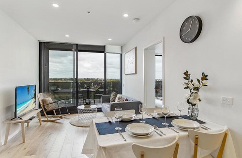 St Kilda Apartment | Cosy apartment walking distance from everything