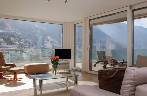Montreux Apartment | Cosy apartment with A/C, WIFI, hot tub, pool, TV, terrace, panoramic view and parking