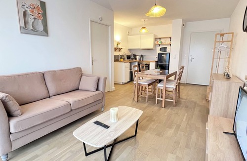 Ronchin Apartment | Cosy apartment with balcony 15 minutes from Lille