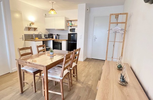 Ronchin Apartment | Cosy apartment with balcony 15 minutes from Lille