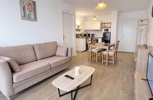 Ronchin Apartment | Cosy apartment with balcony 15 minutes from Lille