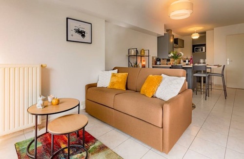Lorient Apartment | Cosy apartment with large balcony and private parking