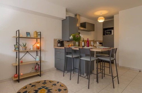 Lorient Apartment | Cosy apartment with large balcony and private parking