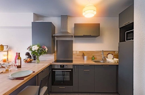 Lorient Apartment | Cosy apartment with large balcony and private parking