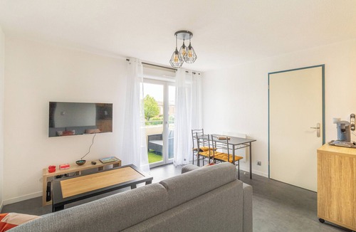 Lalande-Grand Selve Apartment | Cosy apartment with pool