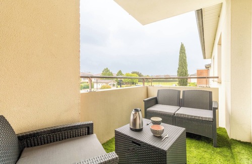Lalande-Grand Selve Apartment | Cosy apartment with pool