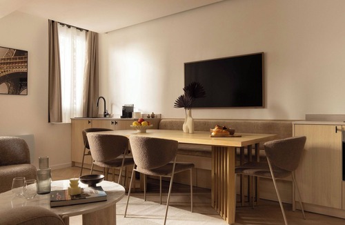10th Arrondissement Apartment | Cosy Apat With AC -3br- 8P- Canal Saint-martin