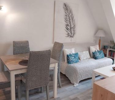Cabourg Apartment | Cosy appartement dans une villa avec piscine, proche du centre et de la mer