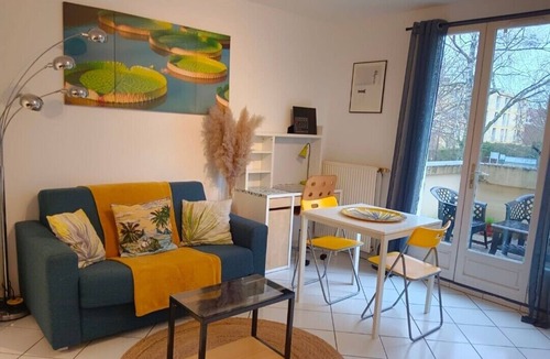 Trappes Apartment | Cosy Appartement