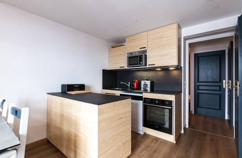 Saint-Sorlin-d'Arves Apartment | Cosy apt 8 ppl, mountain view, pool, parking