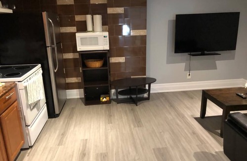 Mount Pleasant Apartment | Cosy Basement Apartment, Walking distance to all amenities