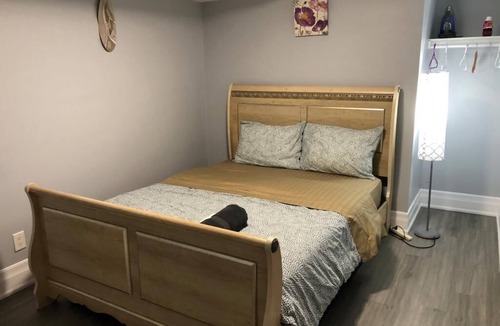 Mount Pleasant Apartment | Cosy Basement Apartment, Walking distance to all amenities