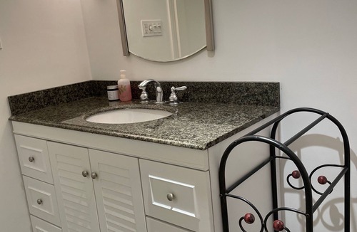 Stratford House | Cosy Basement Suite Steps to river and theatres for one person booking