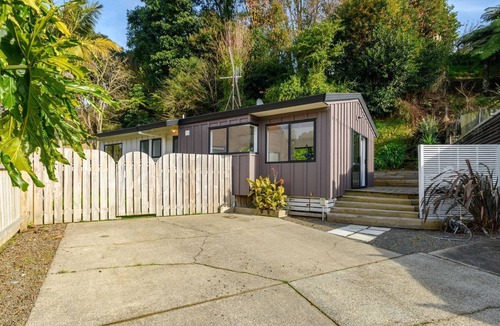 Tauranga House | "Cosy Board and Batten Home"