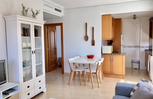 Guardamar del Segura Apartment | Cosy Bright & Neat Apartment with Sea View, Shared Pool & Wi-Fi
