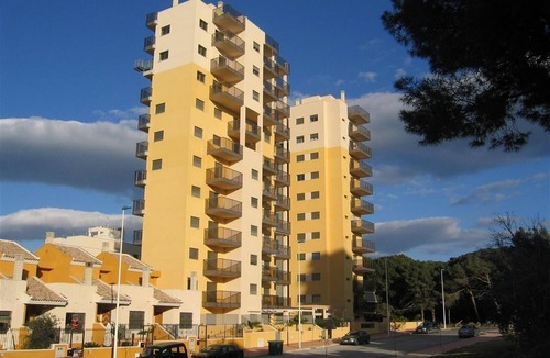 Guardamar del Segura Apartment | Cosy Bright & Neat Apartment with Sea View, Shared Pool & Wi-Fi