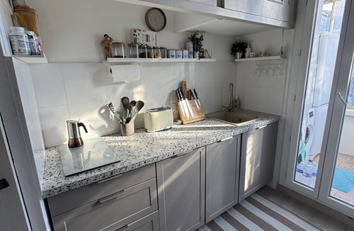 Blancarde Apartment | Cosy, bright T2 apartment with lovely view of Notre-Dame de la Garde.