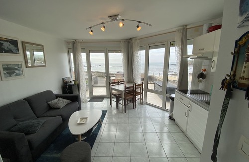 Le Pouldu Apartment | Cosy, bright waterfront apartment