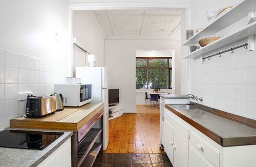 Glenelg Apartment | Cosy Central Glenelg | Park Views