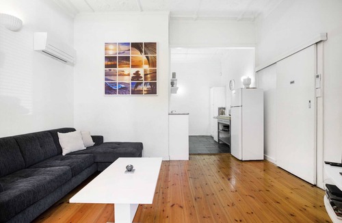 Glenelg Apartment | Cosy Central Glenelg | Park Views