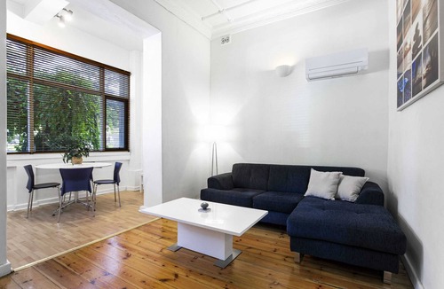 Glenelg Apartment | Cosy Central Glenelg | Park Views