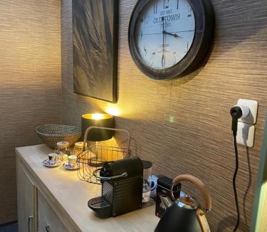 Hesdin House | Cosy Central House with luxury jacuzzi bath