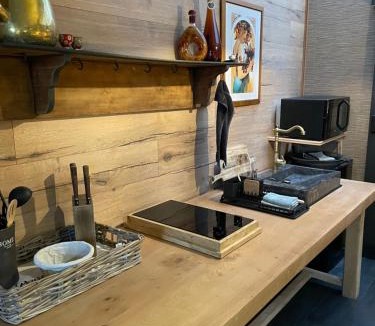 Hesdin House | Cosy Central House with luxury jacuzzi bath