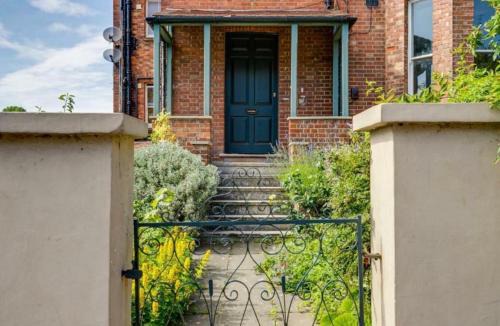Frognal and Fitzjohns Apartment | Cosy central studio close to local attractions