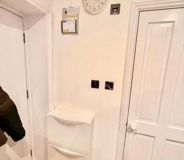 Frognal and Fitzjohns Apartment | Cosy central studio close to local attractions