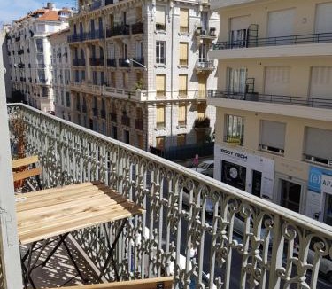 Thiers Apartment | Cosy central studio Nice Rossini large balcony AC
