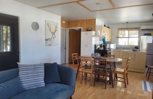 Saint-Nicephore Ski Chalet | Cosy Chalet au Bord de L'eau Avec Plage Accès Directement du Terrain