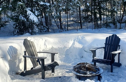 Saint-Didace Ski Chalet | Cosy chalet between forest and lake