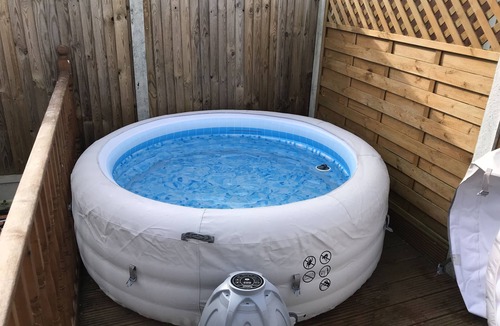 Harwich Ski Chalet | Cosy chalet with spa