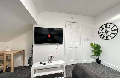 Ilkeston Apartment | Cosy, Charming 2-Bedroom Oasis