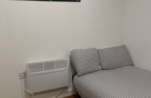 Canterbury Apartment | Cosy City Centre Flat