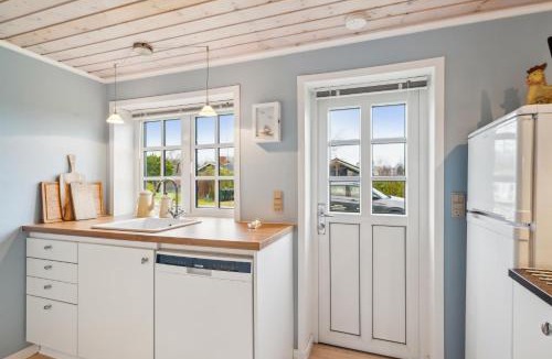 Grena Strand House | Cosy Classic Holiday Cottage With A Large Natural Plot And Lovely Terrace Close To The Family-Friendly Grenaa Beach, Forest, Dunes And Local