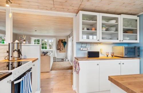 Grena Strand House | Cosy Classic Holiday Cottage With A Large Natural Plot And Lovely Terrace Close To The Family-Friendly Grenaa Beach, Forest, Dunes And Local