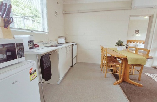 Claudelands Apartment | Cosy Claudelands 2-Bed Apartment with Parking