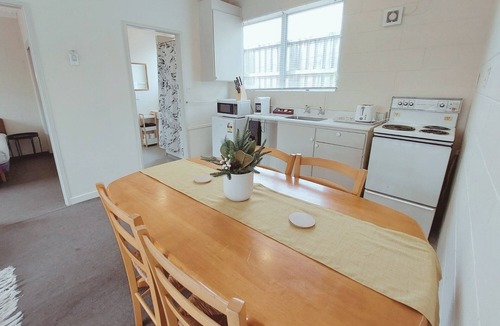 Claudelands Apartment | Cosy Claudelands 2-Bed Apartment with Parking
