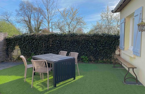 Saint-Georges-sur-Cher House | Cosy, comfortable gîte near Beauval Zoo and Chenonceaux