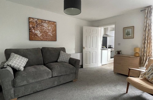 Worksop Apartment | Cosy & Comfortable Apt W/parking