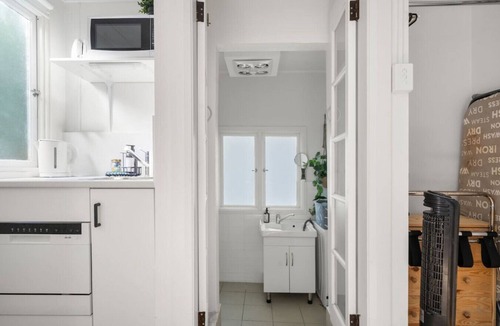 Sydney Apartment | Cosy, Compact and Private Studio Garden Apartment