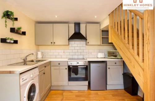 Chilton Trinity Apartment | Cosy Contained Riverside 1bed - 2 Floors - Parking