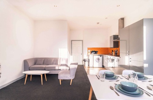 Blackburn Apartment | Cosy & Convenient Central Blackburn 2BED Apartment